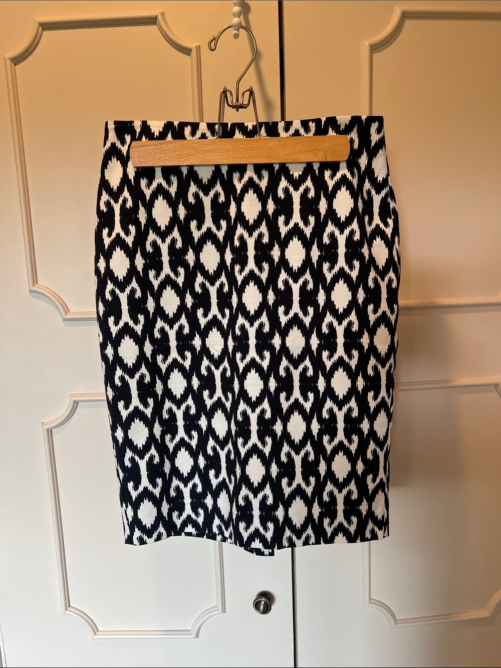 Ann Taylor Black & White Patterned Pencil Skirt